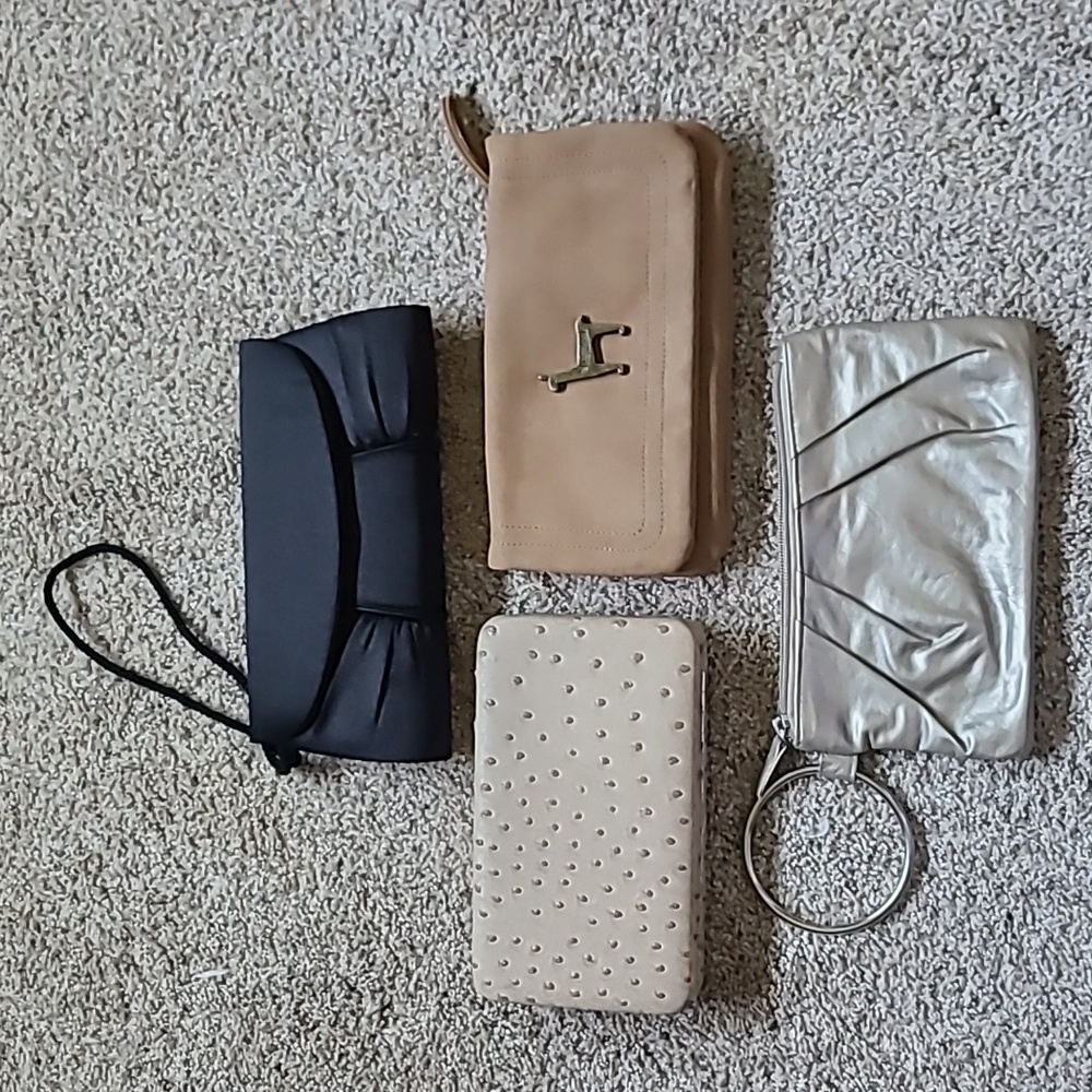 🍾Host Pick🍾 Bundle of 4 clutch, wristlet, shoulder purses